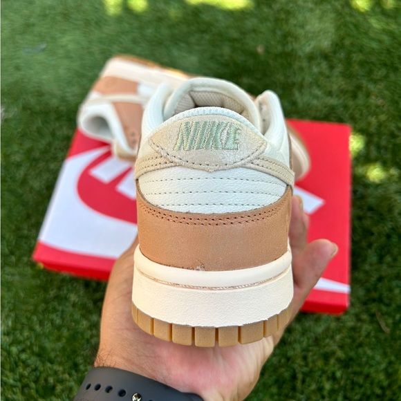 Nike Dunk Low “Australia” Size 10 Women’s / 8.5 Men - Picture 8 of 12